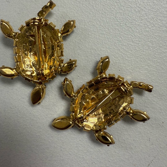 Vintage Turtle Brooches Black Stones and Rhinestones Gold -Set of 2 - Picture 3 of 5
